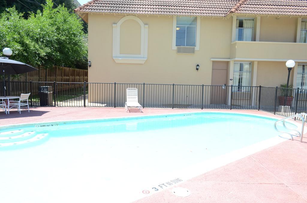 יוסטון Memorial Inn And Suites מראה חיצוני תמונה